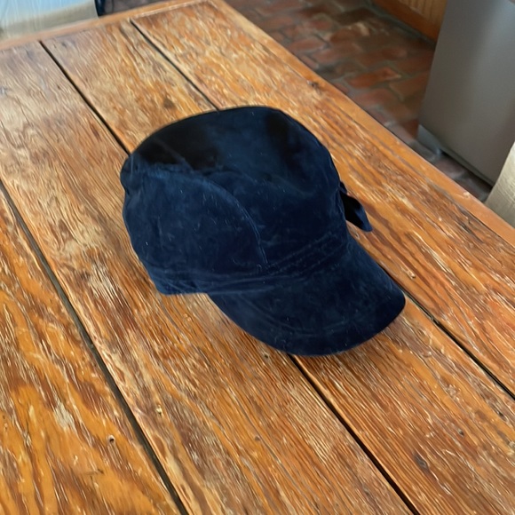 Black hat, faux suede, - Picture 3 of 4